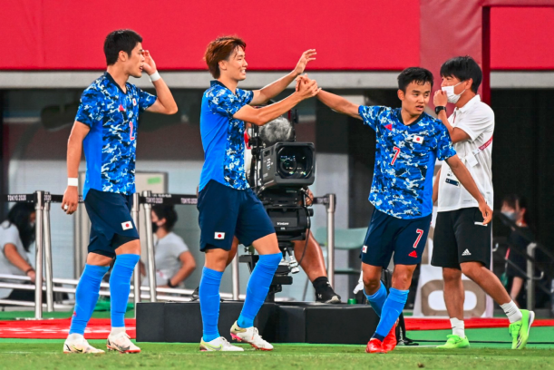 日本羽毛球队轻取韩国羽毛球队，安赛龙完成帽子戏法的简单介绍