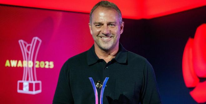 关于巴塞罗那宣布解雇主教练，寻找新帅接任的信息