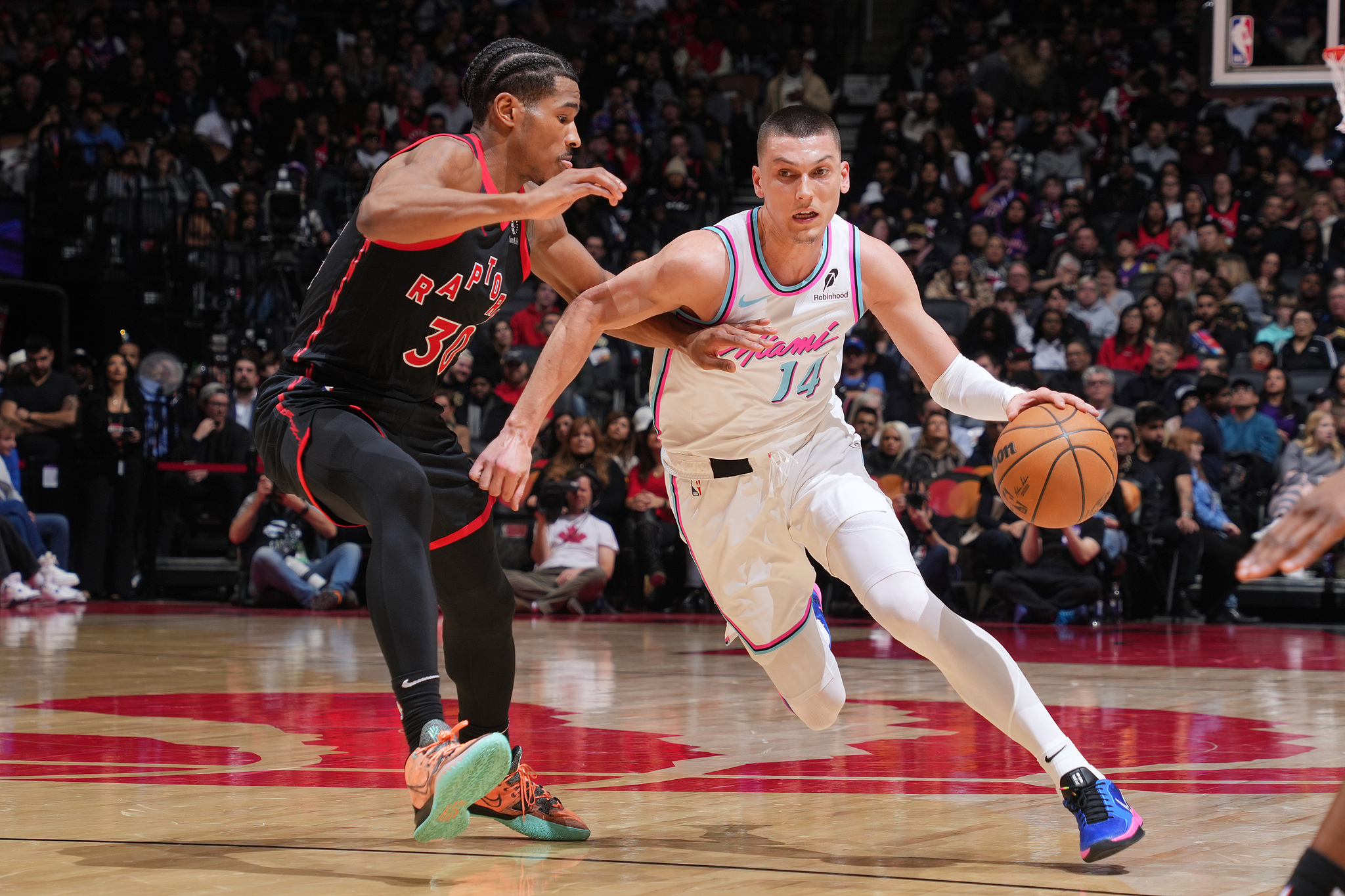 包含热刺客场取胜，整体表现稳定的词条