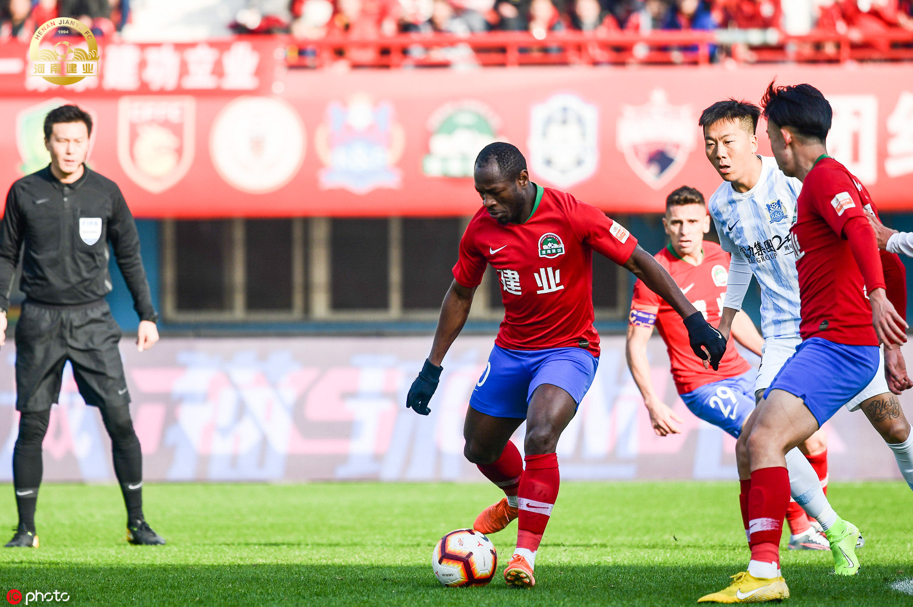 关于河南建业队客场战平，保持战绩稳定状态的信息