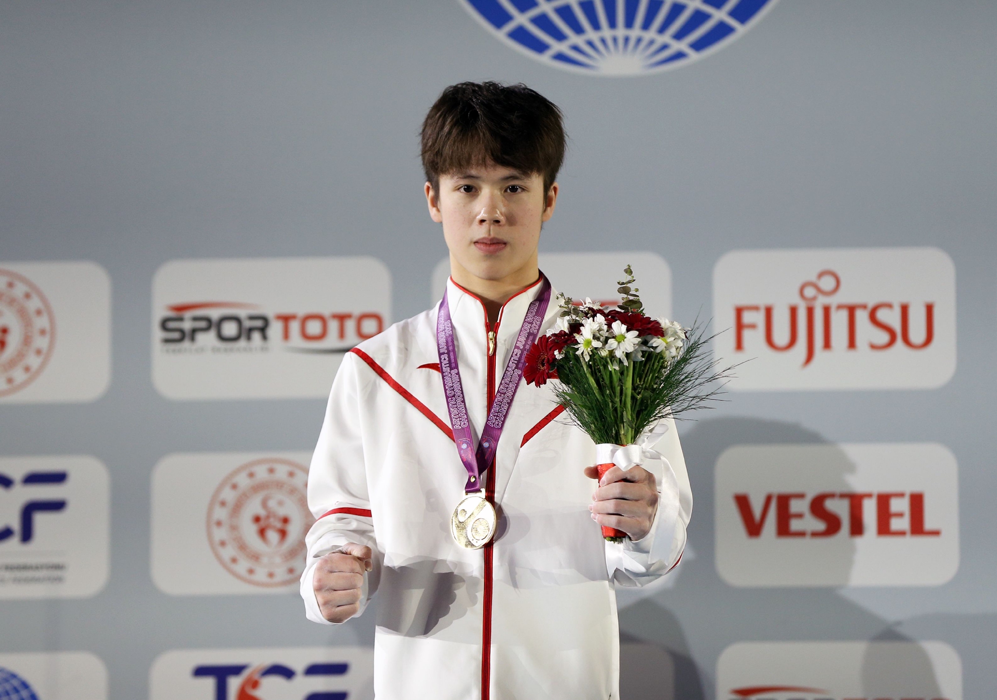 关于速度与激情!游泳选手勇夺金牌的信息 关于速度与激情!游泳选手勇夺金牌的信息