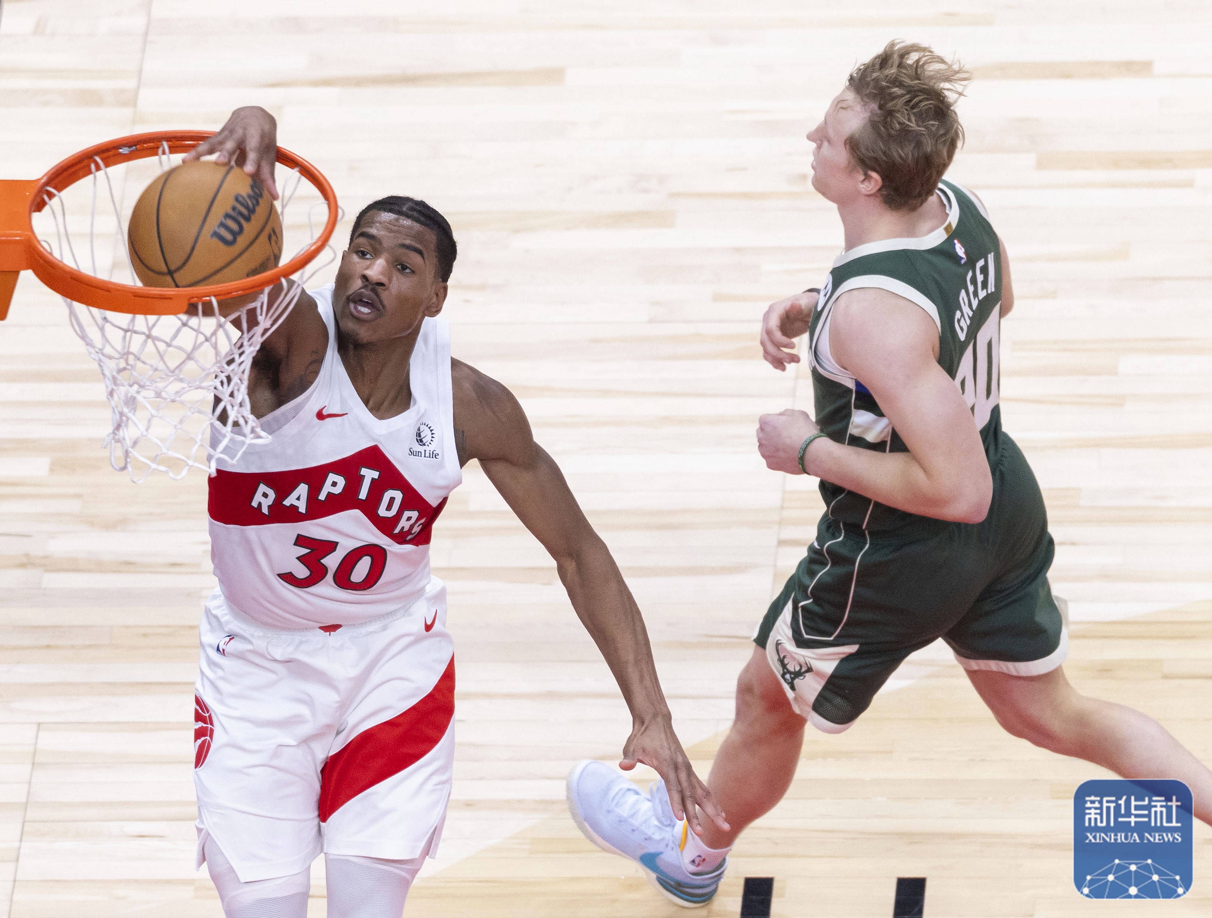 包含雄鹿客场大胜骑士，继续胜势的词条