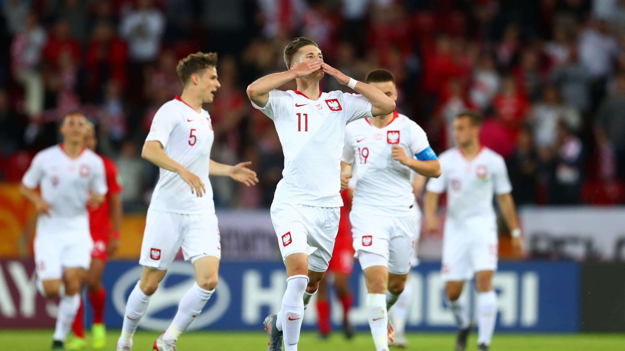 波兰客场失利，小组积分榜下滑的简单介绍