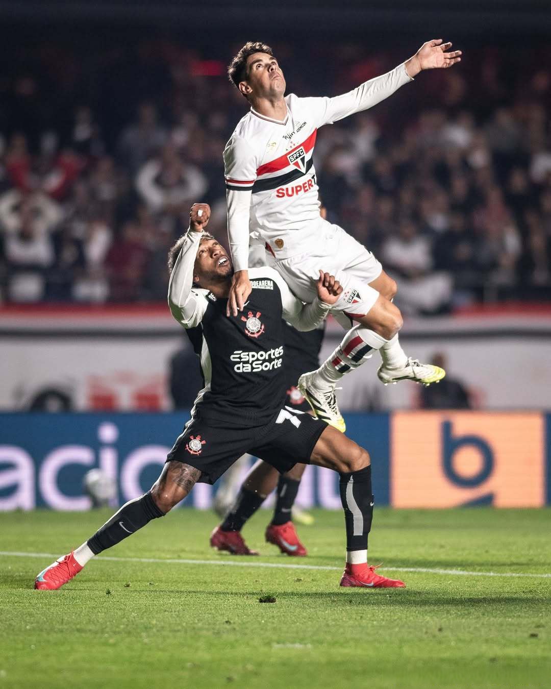 开云官方app入口-关于那不勒斯前锋梅开二度助球队获胜的信息