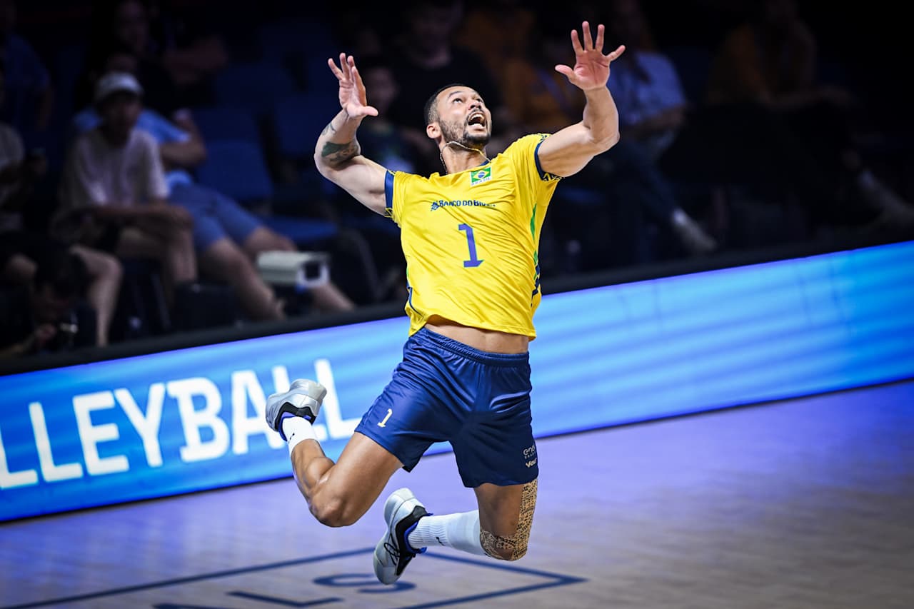 包含意大利完胜巴西，马尔基尼奥斯完成帽子戏法的词条