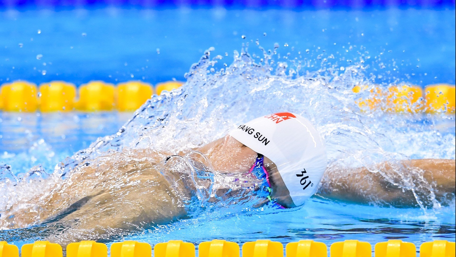 欧冠淘汰赛焦点战，国际米兰战术制霸，莱比锡红牛难破铁壁