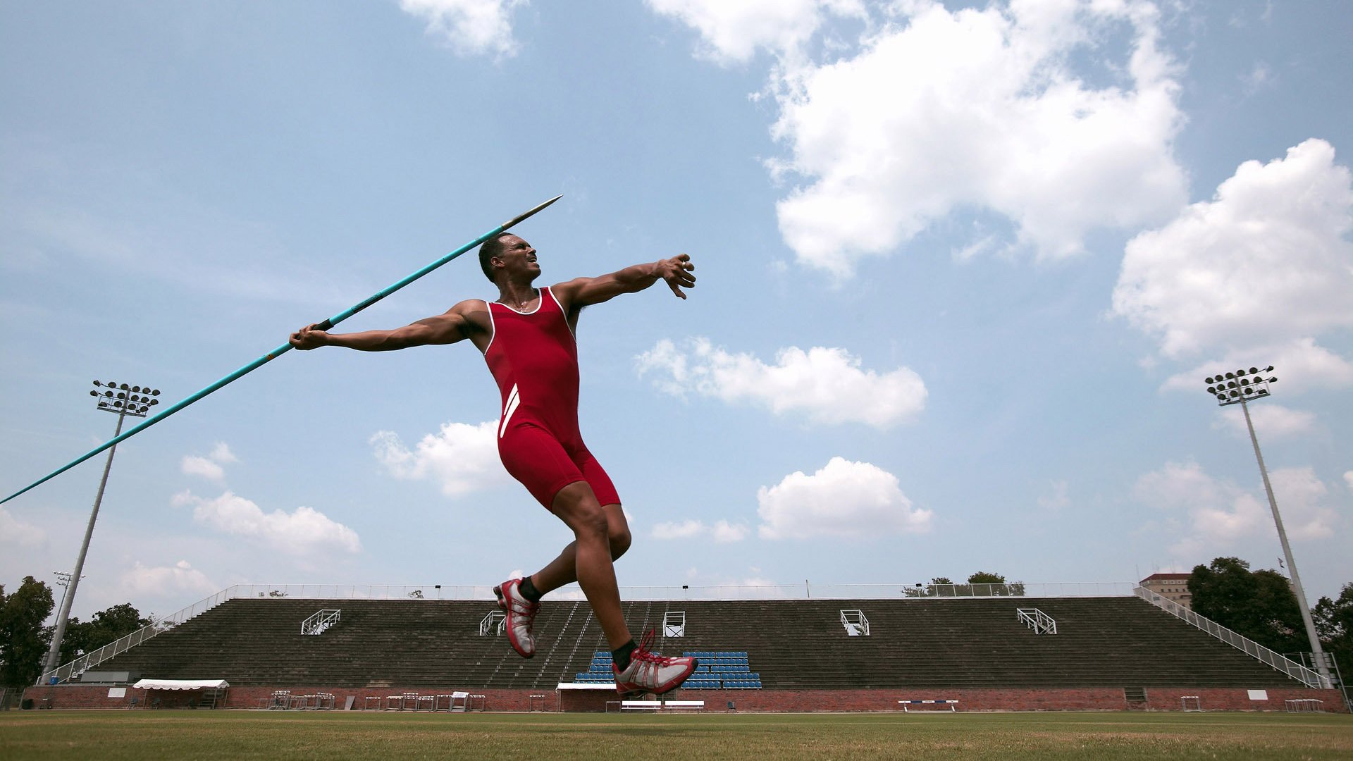 布雷默攻防两端统治，伊朗关键战突围国际米兰的战术启示